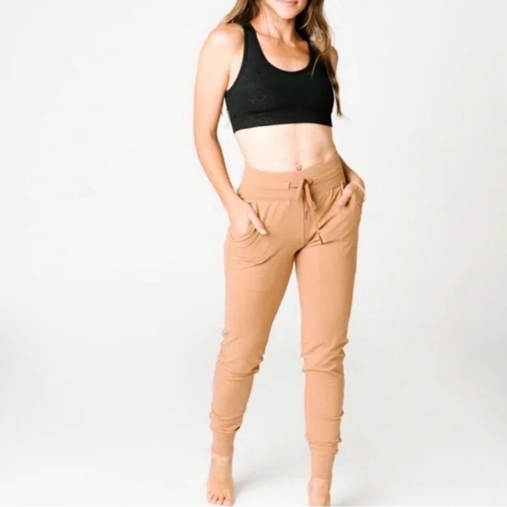 Zyia Camel Brown Joggers